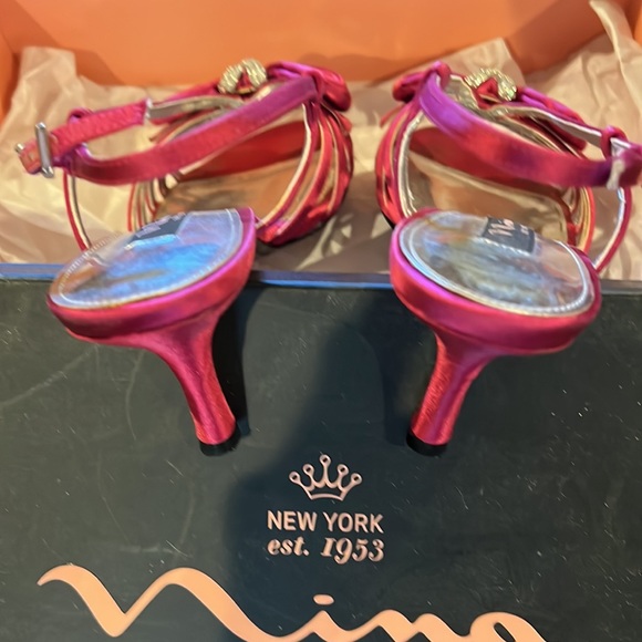 Nina girls shoes size 7m like new - Picture 6 of 7